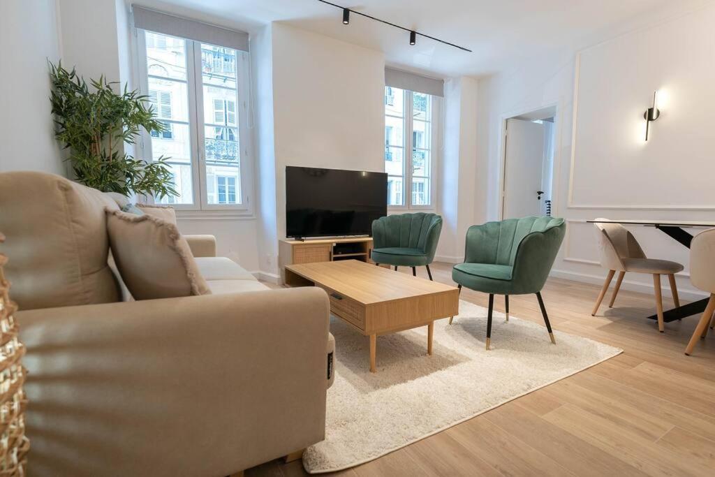 Elegant 3p Idealement Situe Au Coeur De Apartment Nizza